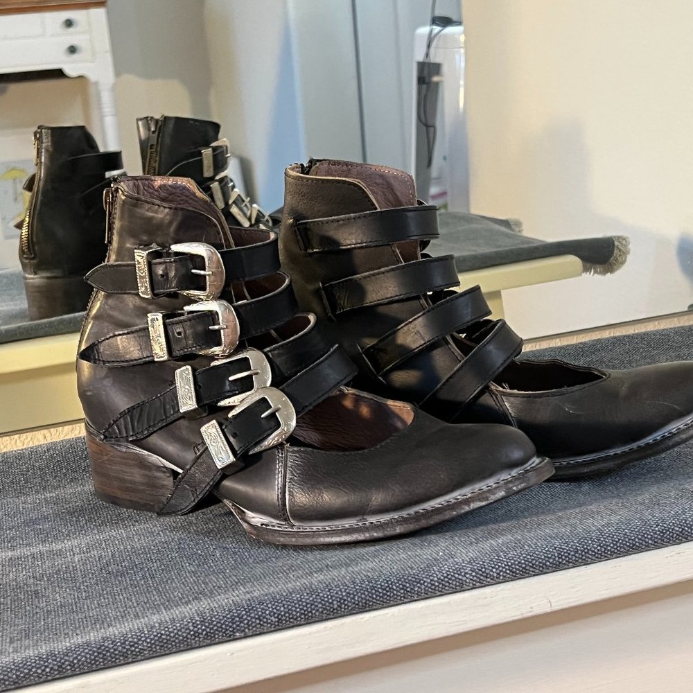 Freebird Scarlett Black leather bootie